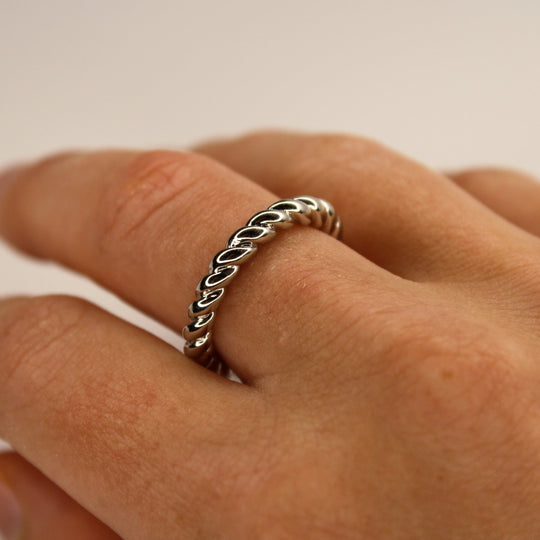 Silver braided elegance ring - LOVINGEMS